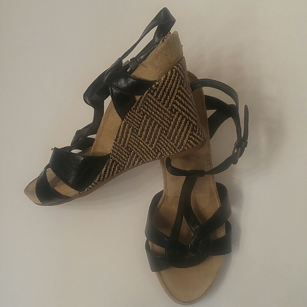 New  Never Worn w out tags wedge sandal
